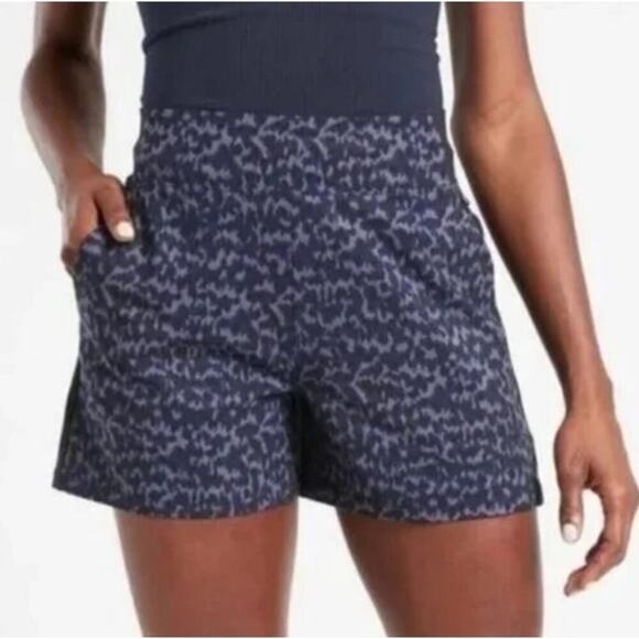 ATHLETA Brooklyn Printed Active Workout Training 4.5" Shorts Size 6 - Picture 1 of 6